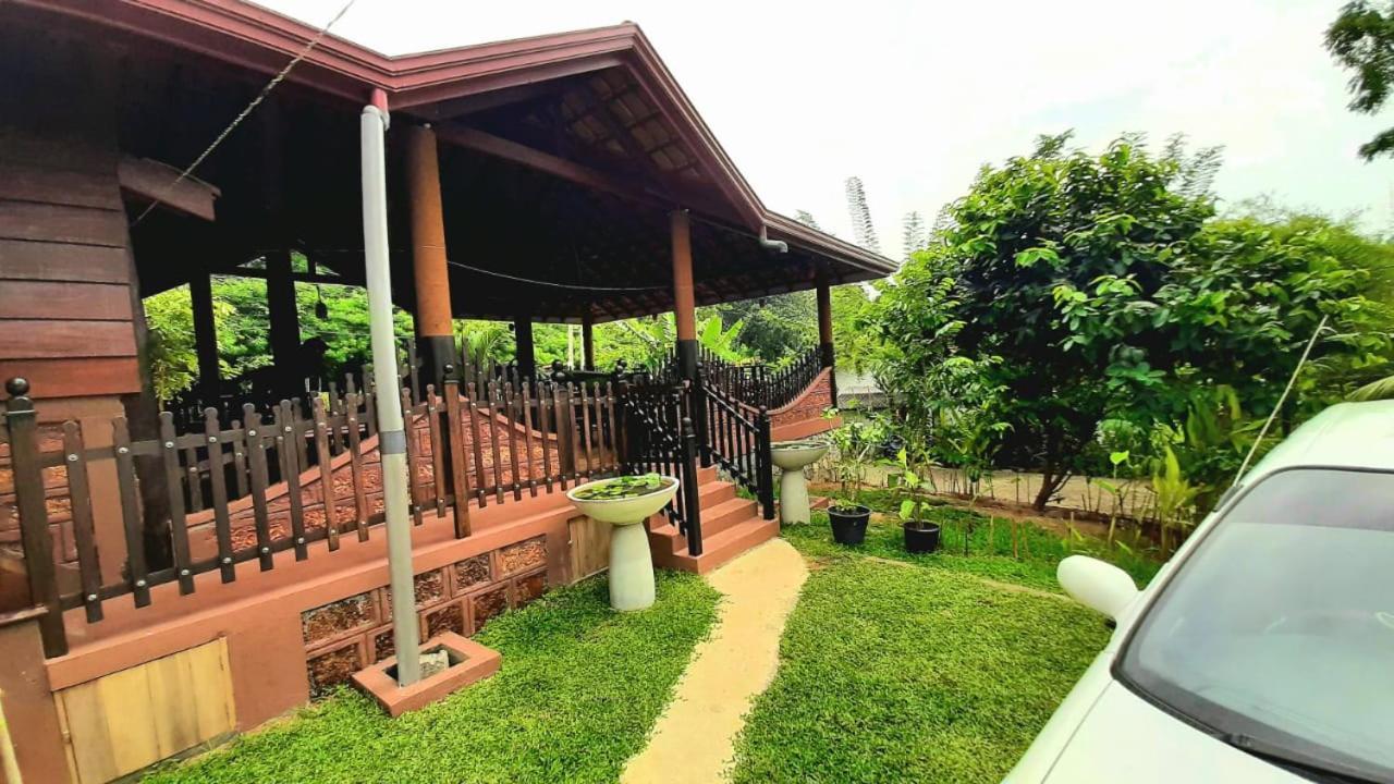 Loveena By H.S. Restaurant & Guest Tangalle Exterior photo