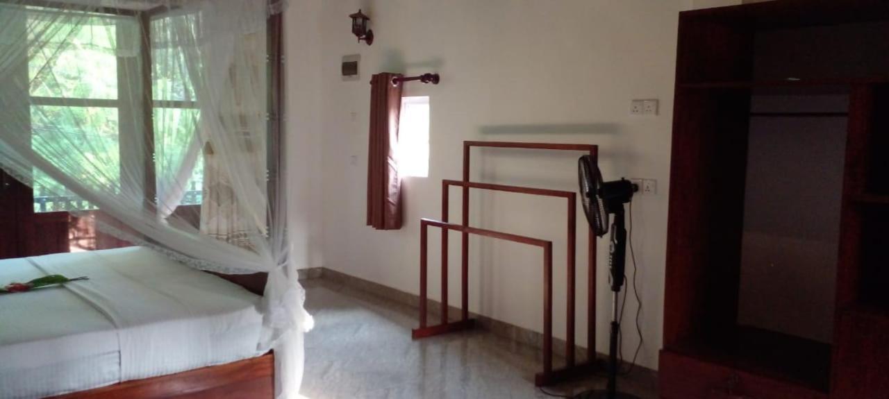 Loveena By H.S. Restaurant & Guest Tangalle Exterior photo