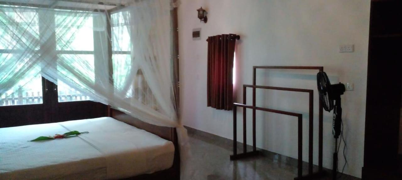 Loveena By H.S. Restaurant & Guest Tangalle Exterior photo