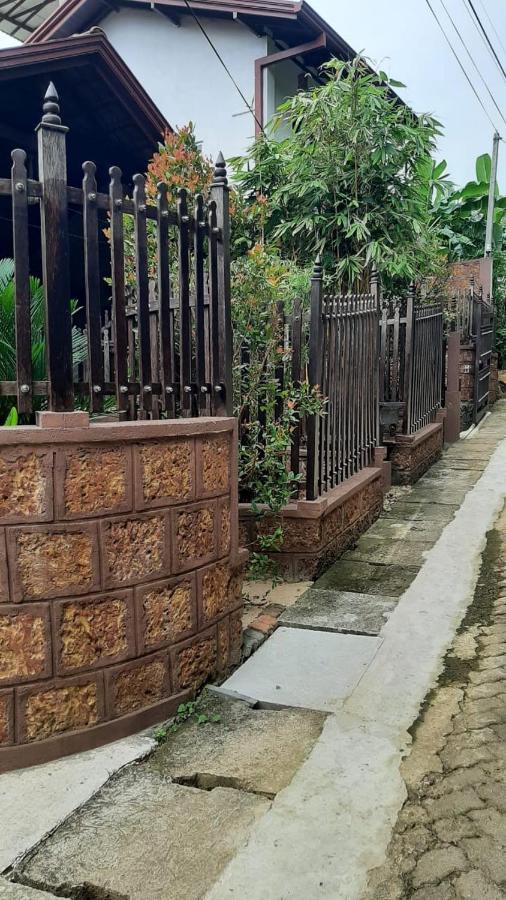 Loveena By H.S. Restaurant & Guest Tangalle Exterior photo