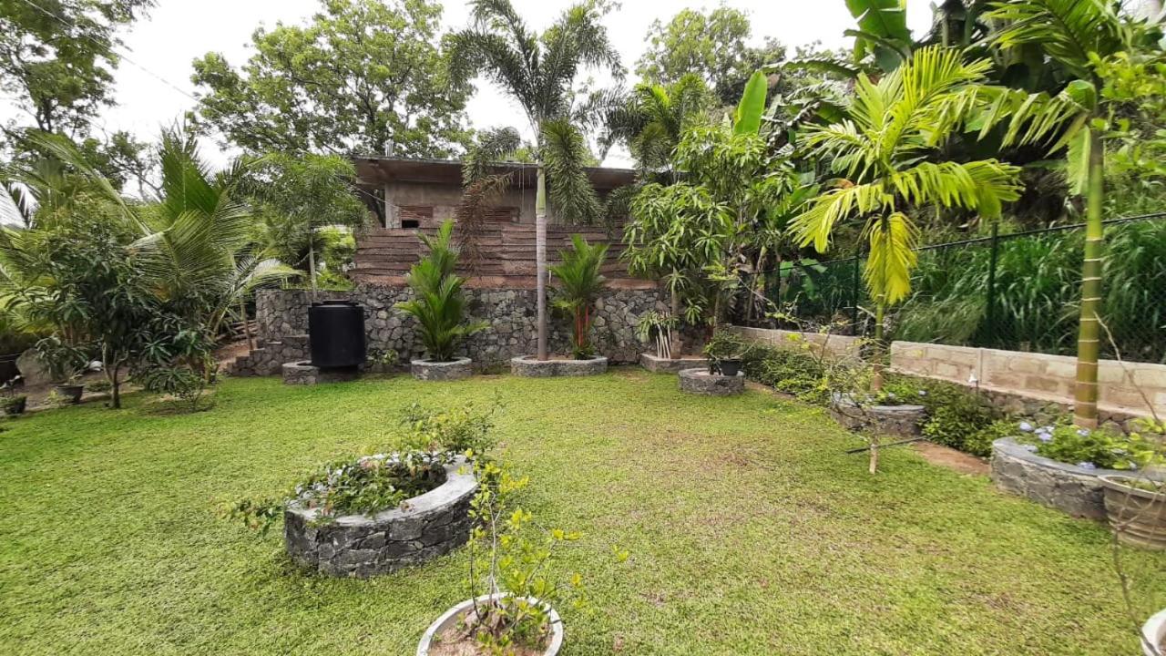 Loveena By H.S. Restaurant & Guest Tangalle Exterior photo