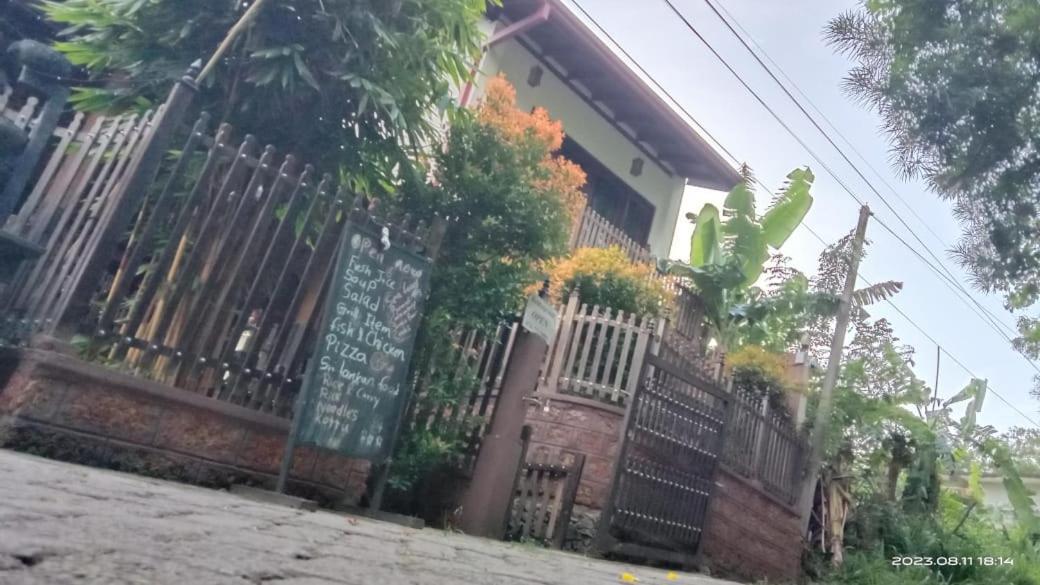 Loveena By H.S. Restaurant & Guest Tangalle Exterior photo